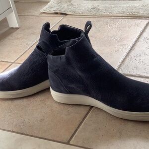 Blue leather sneaker 8-8.5 (39)